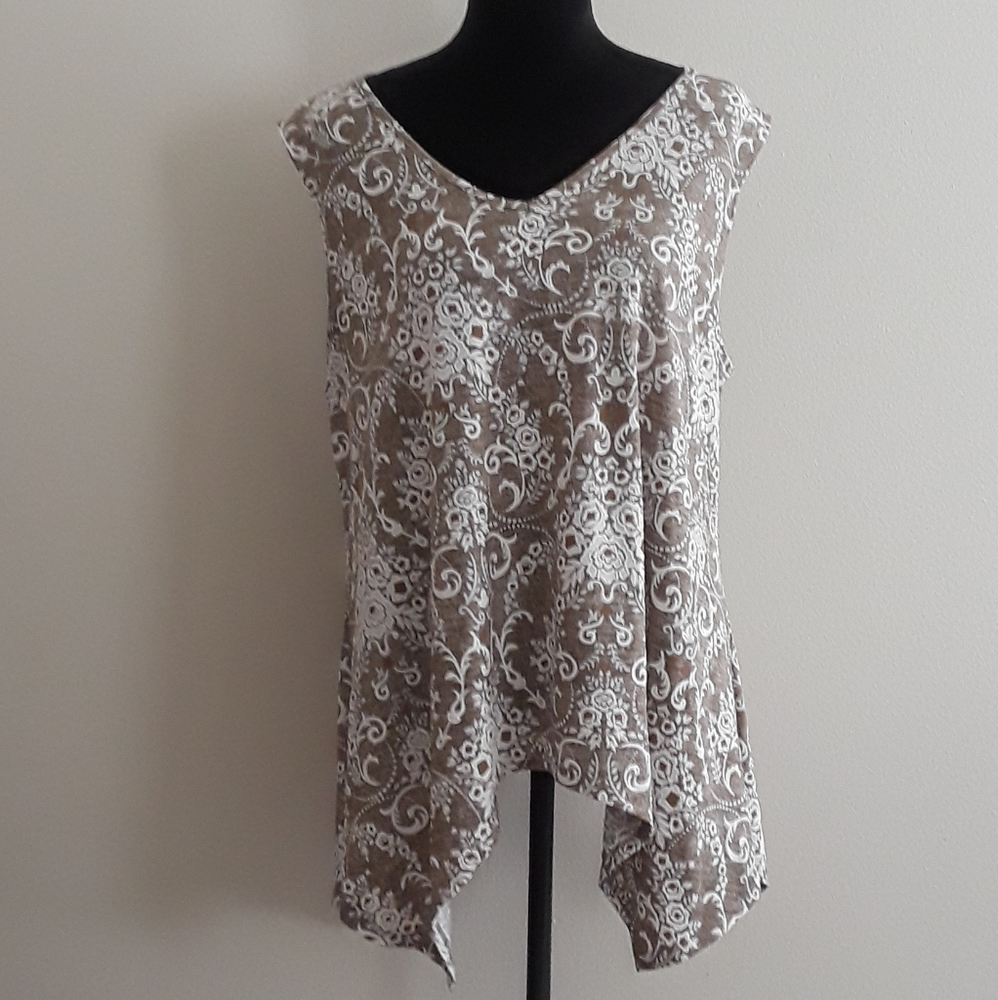 SJS Floral Handkerchief Hem Sleeveless Top Size 2X